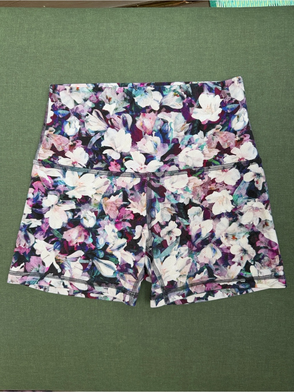 Lululemon Align 4” shorts in Floral Utopia Multi Purple Blue